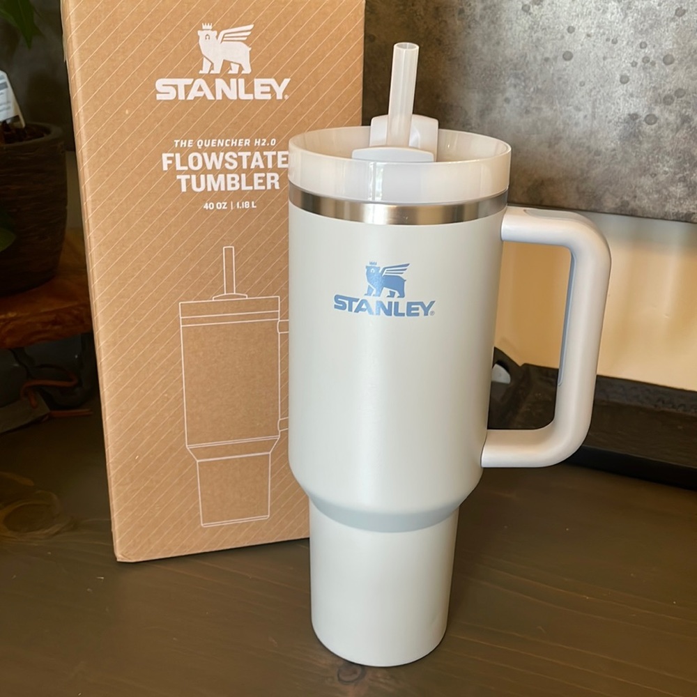 Brand New Stanley 40oz quencher cup 2.0 in Fog